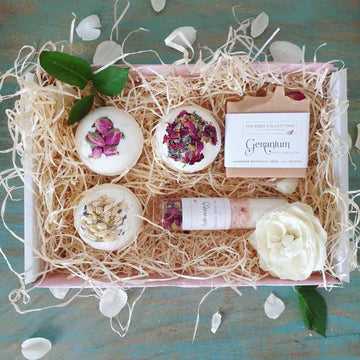 Gift Box with 3x bath bombs 1x soap 1x 65 bath salt